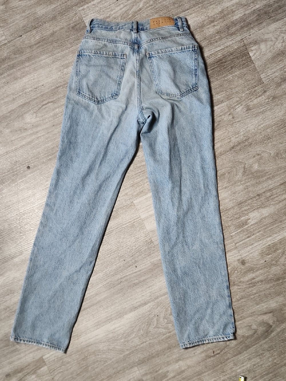 PacSun Women’s Light Blue High-Rise Straight Leg Jeans - Picture 5 of 5